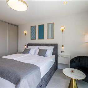 4 bedroom villa with heated pool and sea view in Vinišće, sleeps 8